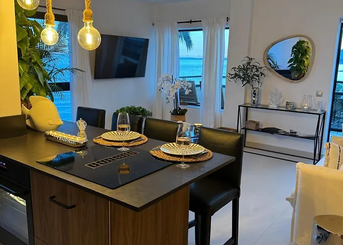 Beachfront Appartement Marbellac