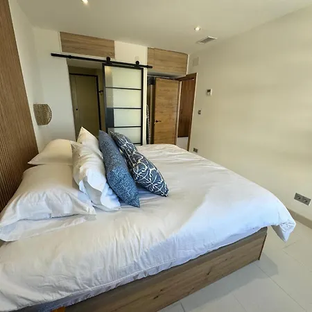 Beachfront Apartman *